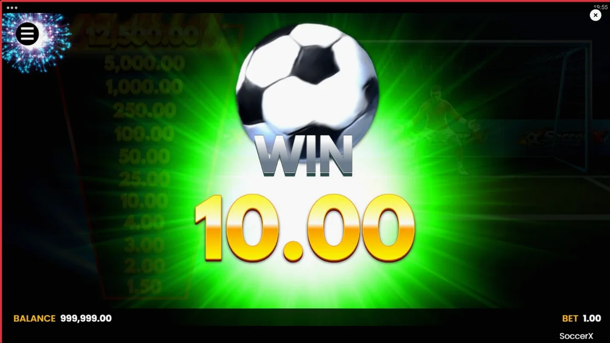 Tampilan layar permainan slot SoccerX dengan tema lapangan sepak bola dan adu penalti